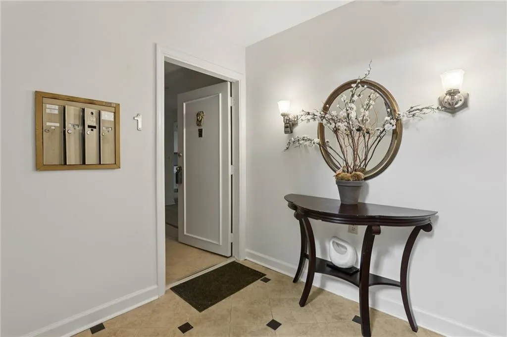 115 Biscayne Drive Nw Unit D1, Atlanta, Georgia 30309, 2 Bedrooms Bedrooms, ,2 BathroomsBathrooms,Residential,For Sale,115 Biscayne Drive Nw Unit D1,7664581