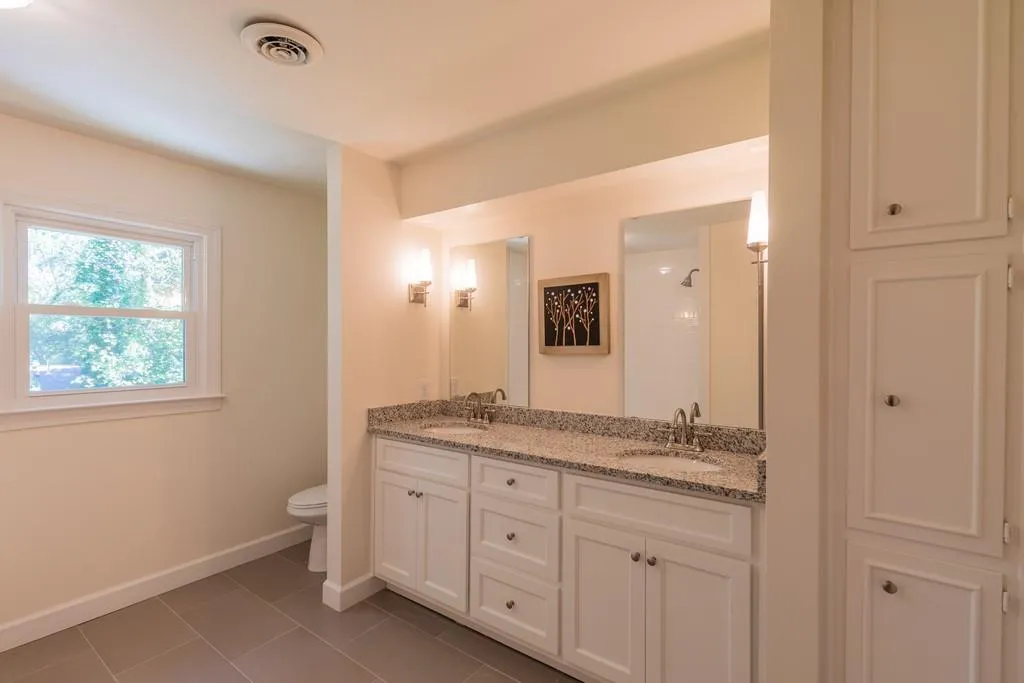 645 River Chase Ridge, Sandy Springs, Georgia 30328, 5 Bedrooms Bedrooms, ,4 BathroomsBathrooms,Residential,Sold,645 River Chase Ridge,6661583