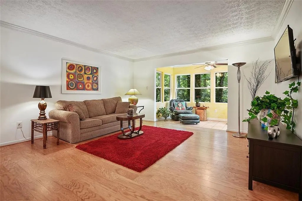 5141 Roswell Road Unit 2, Sandy Springs, Georgia 30342, 2 Bedrooms Bedrooms, ,1 BathroomBathrooms,Residential,Sold,5141 Roswell Road Unit 2,6936056