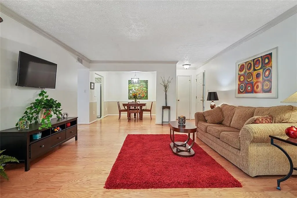 5141 Roswell Road Unit 2, Sandy Springs, Georgia 30342, 2 Bedrooms Bedrooms, ,1 BathroomBathrooms,Residential,Sold,5141 Roswell Road Unit 2,6936056