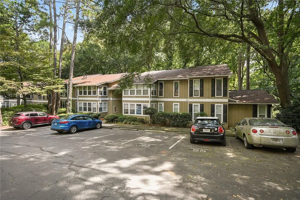 5141 Roswell Road Unit 2, Sandy Springs, Georgia 30342, 2 Bedrooms Bedrooms, ,1 BathroomBathrooms,Residential,Sold,5141 Roswell Road Unit 2,6936056