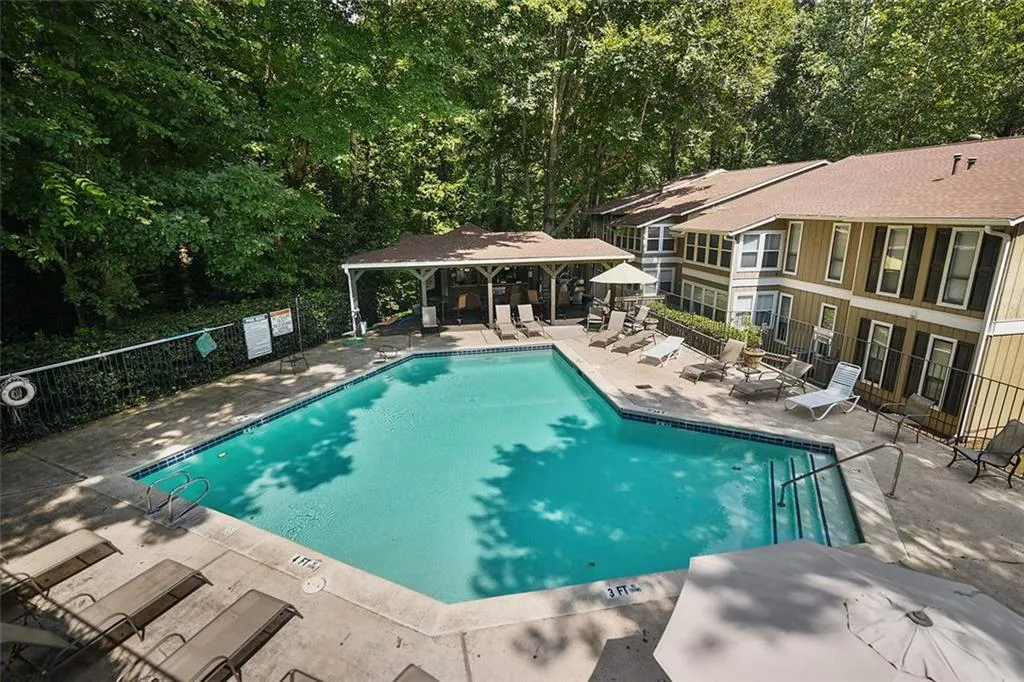 5141 Roswell Road Unit 2, Sandy Springs, Georgia 30342, 2 Bedrooms Bedrooms, ,1 BathroomBathrooms,Residential,Sold,5141 Roswell Road Unit 2,6936056