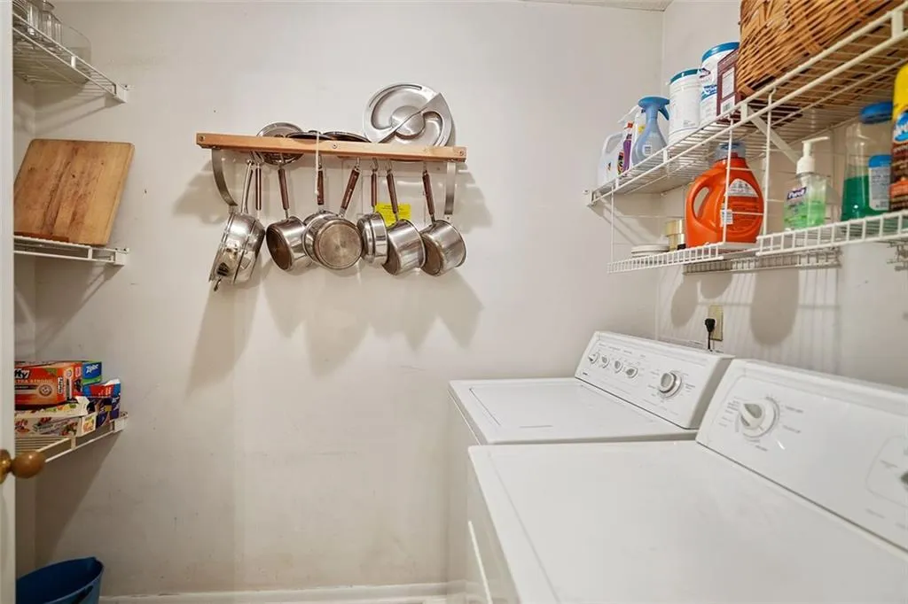 5141 Roswell Road Unit 2, Sandy Springs, Georgia 30342, 2 Bedrooms Bedrooms, ,1 BathroomBathrooms,Residential,Sold,5141 Roswell Road Unit 2,6936056
