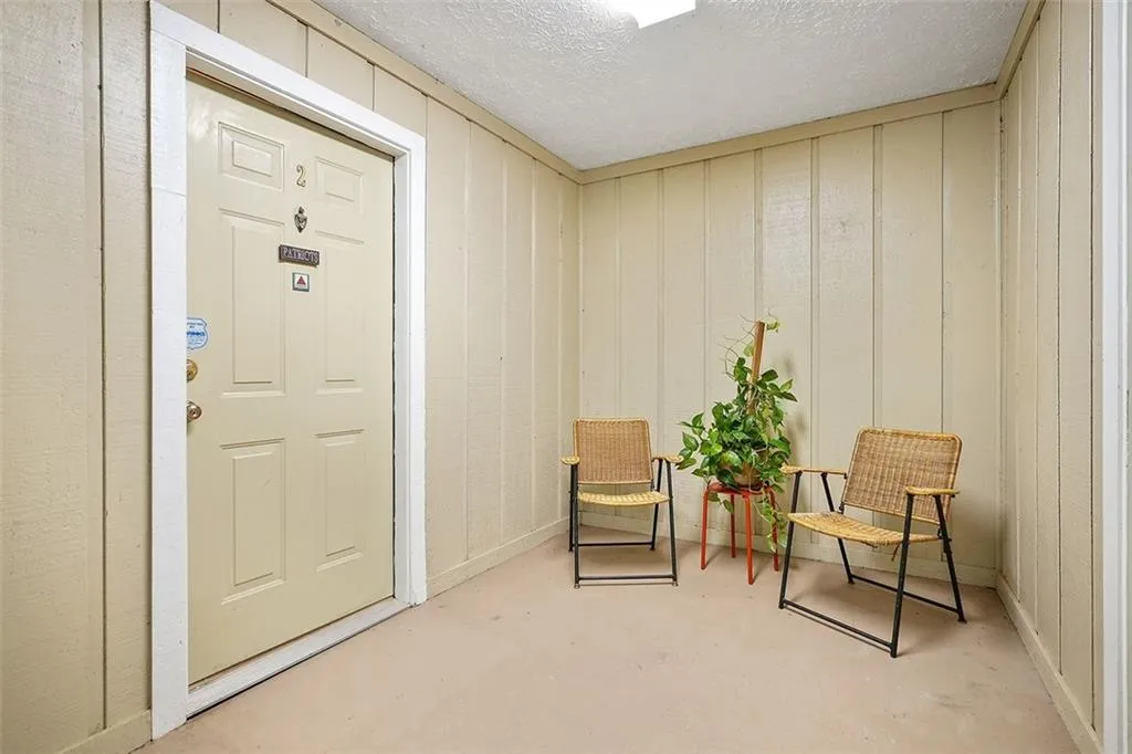 5141 Roswell Road Unit 2, Sandy Springs, Georgia 30342, 2 Bedrooms Bedrooms, ,1 BathroomBathrooms,Residential,Sold,5141 Roswell Road Unit 2,6936056
