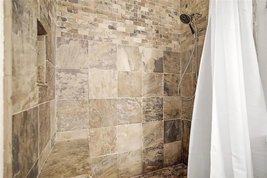5141 Roswell Road Unit 2, Sandy Springs, Georgia 30342, 2 Bedrooms Bedrooms, ,1 BathroomBathrooms,Residential,Sold,5141 Roswell Road Unit 2,6936056