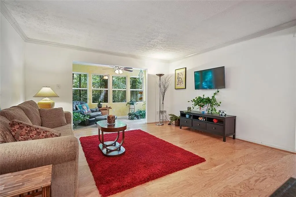 5141 Roswell Road Unit 2, Sandy Springs, Georgia 30342, 2 Bedrooms Bedrooms, ,1 BathroomBathrooms,Residential,Sold,5141 Roswell Road Unit 2,6936056