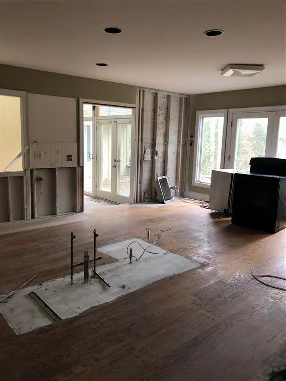 1285 Heards Ferry Road, Sandy Springs, Georgia 30328, 3 Bedrooms Bedrooms, ,3 BathroomsBathrooms,Residential,Sold,1285 Heards Ferry Road,6117262