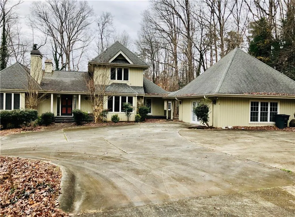 1285 Heards Ferry Road, Sandy Springs, Georgia 30328, 3 Bedrooms Bedrooms, ,3 BathroomsBathrooms,Residential,Sold,1285 Heards Ferry Road,6117262
