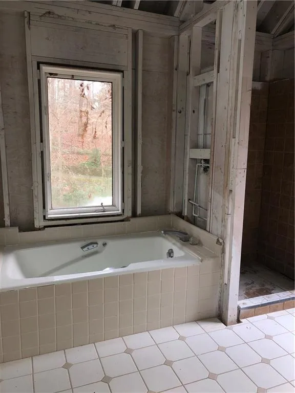 1285 Heards Ferry Road, Sandy Springs, Georgia 30328, 3 Bedrooms Bedrooms, ,3 BathroomsBathrooms,Residential,Sold,1285 Heards Ferry Road,6117262