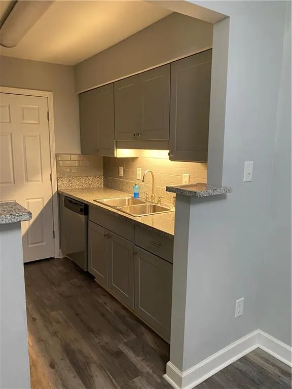1611 Wingate Way, Sandy Springs, Georgia 30350, 2 Bedrooms Bedrooms, ,2 BathroomsBathrooms,Residential,Sold,1611 Wingate Way,6909868