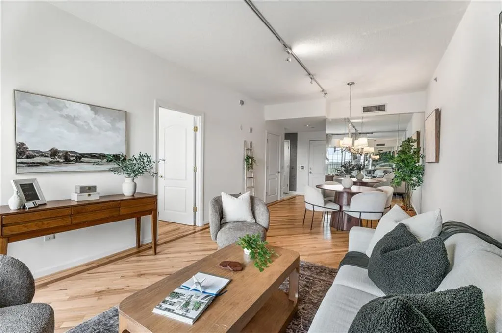 195 14th Street Ne Unit 909, Atlanta, Georgia 30309, 1 Bedroom Bedrooms, ,1 BathroomBathrooms,Residential,For Sale,195 14th Street Ne Unit 909,7674142