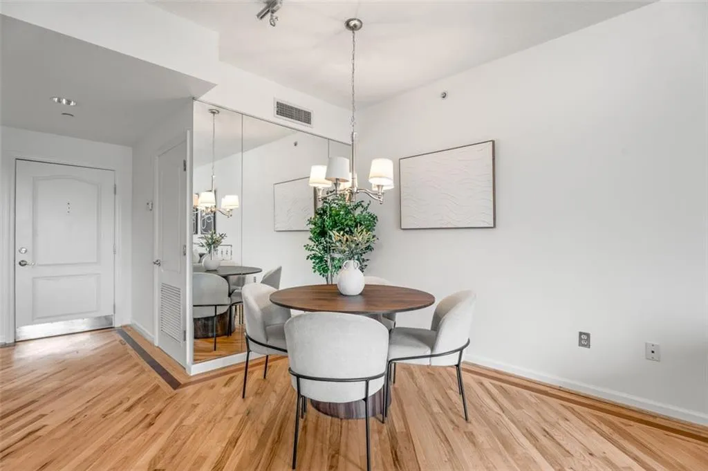 195 14th Street Ne Unit 909, Atlanta, Georgia 30309, 1 Bedroom Bedrooms, ,1 BathroomBathrooms,Residential,For Sale,195 14th Street Ne Unit 909,7674142