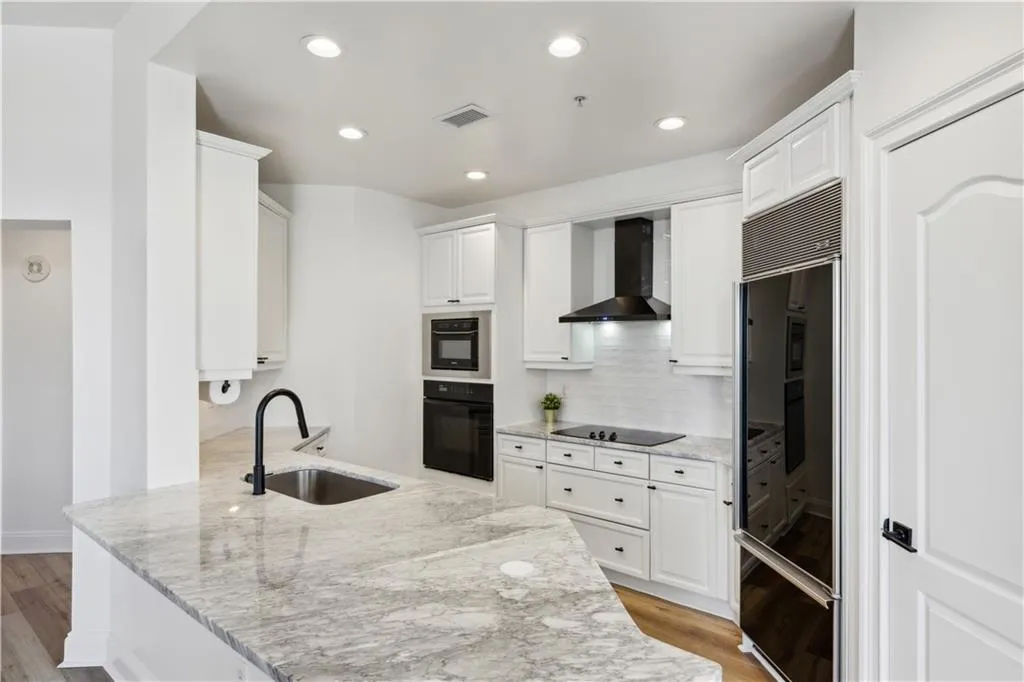 2828 Peachtree Road Nw Unit 1701, Atlanta, Georgia 30305, 2 Bedrooms Bedrooms, ,2 BathroomsBathrooms,Residential,Sold,2828 Peachtree Road Nw Unit 1701,7528604