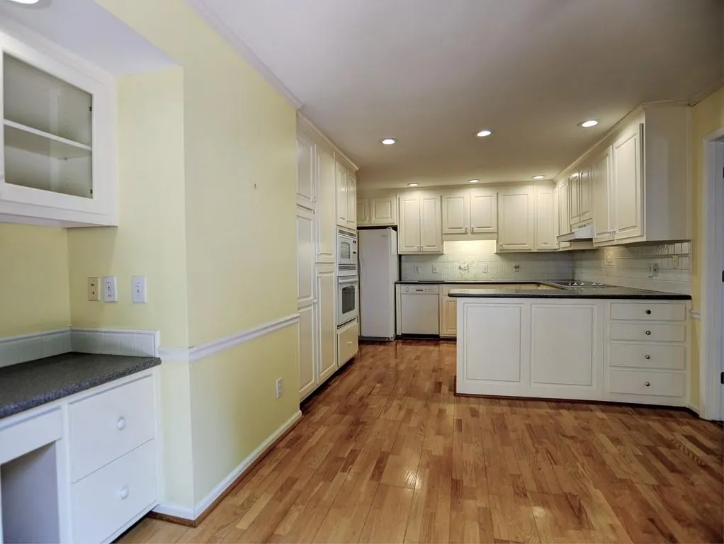 232 The South Chace, Sandy Springs, Georgia 30328, 2 Bedrooms Bedrooms, ,2 BathroomsBathrooms,Residential,Sold,232 The South Chace,6045436 232 The South Chace, Sandy Springs, Georgia 30328, 2 Bedrooms Bedrooms, ,2 BathroomsBathrooms,Residential,Sold,232 The South Chace,6045436