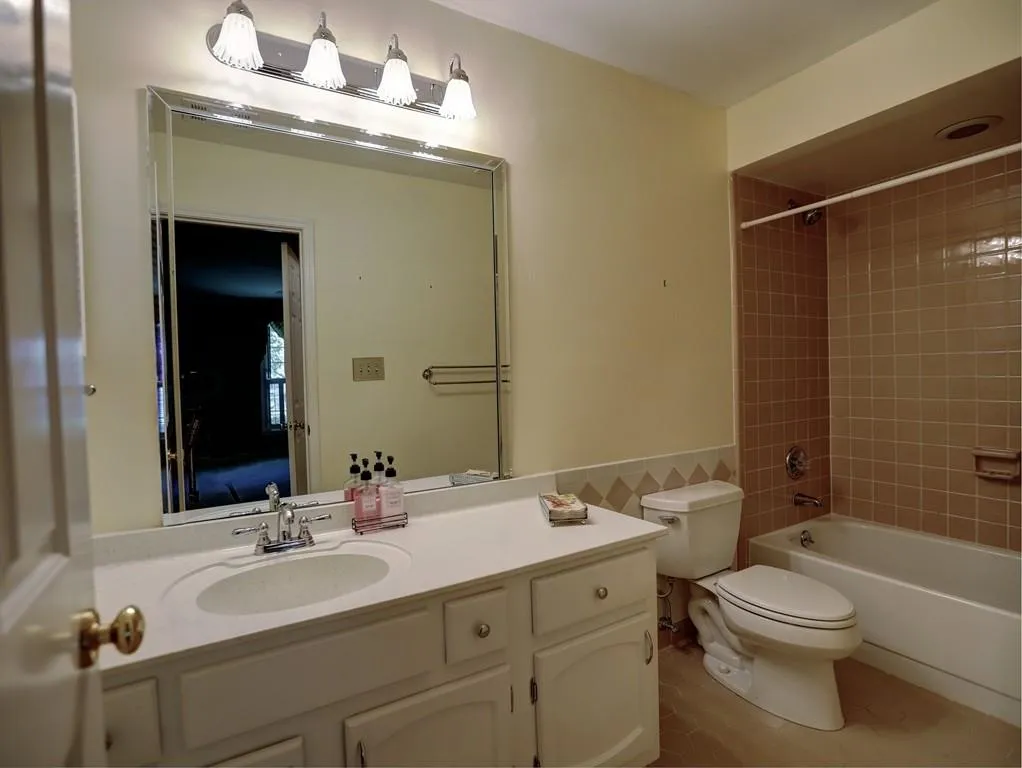 232 The South Chace, Sandy Springs, Georgia 30328, 2 Bedrooms Bedrooms, ,2 BathroomsBathrooms,Residential,Sold,232 The South Chace,6045436 232 The South Chace, Sandy Springs, Georgia 30328, 2 Bedrooms Bedrooms, ,2 BathroomsBathrooms,Residential,Sold,232 The South Chace,6045436