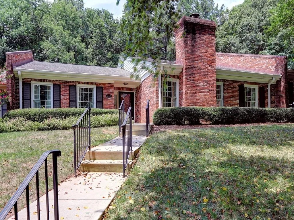 232 The South Chace, Sandy Springs, Georgia 30328, 2 Bedrooms Bedrooms, ,2 BathroomsBathrooms,Residential,Sold,232 The South Chace,6045436 232 The South Chace, Sandy Springs, Georgia 30328, 2 Bedrooms Bedrooms, ,2 BathroomsBathrooms,Residential,Sold,232 The South Chace,6045436