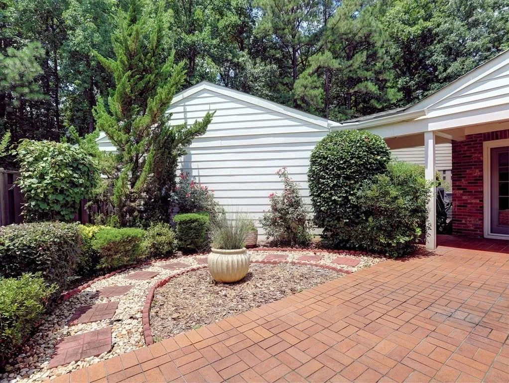 232 The South Chace, Sandy Springs, Georgia 30328, 2 Bedrooms Bedrooms, ,2 BathroomsBathrooms,Residential,Sold,232 The South Chace,6045436 232 The South Chace, Sandy Springs, Georgia 30328, 2 Bedrooms Bedrooms, ,2 BathroomsBathrooms,Residential,Sold,232 The South Chace,6045436