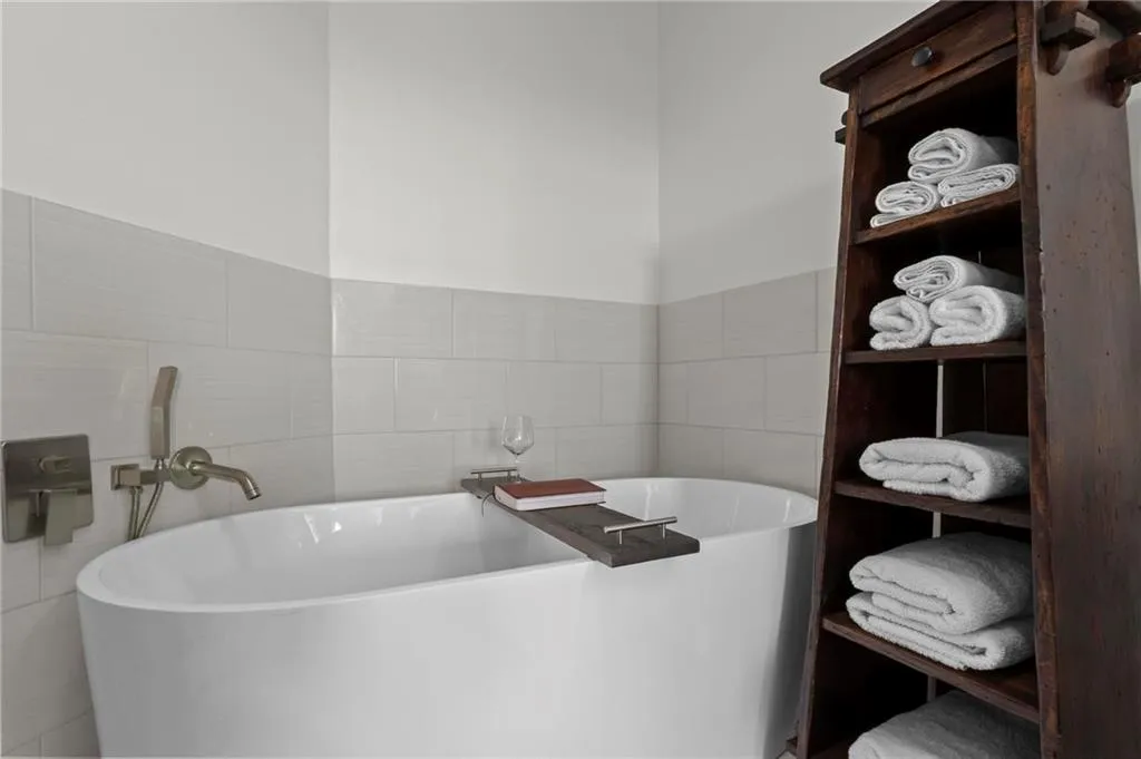 325 E Paces Ferry Road Ne Unit 1508, Atlanta, Georgia 30305, 2 Bedrooms Bedrooms, ,2 BathroomsBathrooms,Residential,For Sale,325 E Paces Ferry Road Ne Unit 1508,7677675