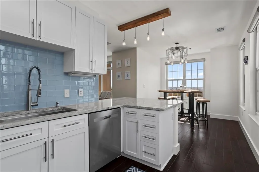 325 E Paces Ferry Road Ne Unit 1508, Atlanta, Georgia 30305, 2 Bedrooms Bedrooms, ,2 BathroomsBathrooms,Residential,For Sale,325 E Paces Ferry Road Ne Unit 1508,7677675