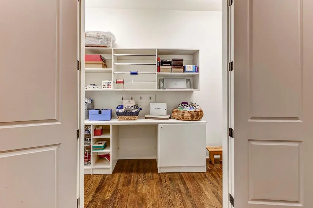 720 N Island Drive, Sandy Springs, Georgia 30327, 5 Bedrooms Bedrooms, ,6 BathroomsBathrooms,Residential,Sold,720 N Island Drive,6941407