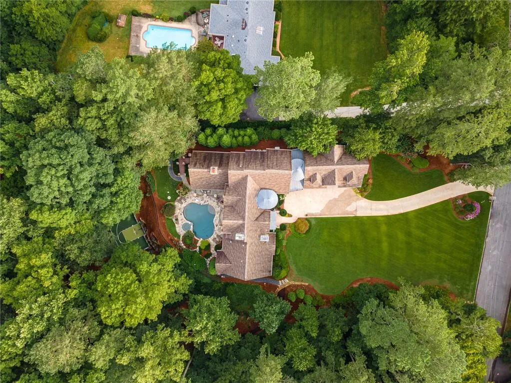 720 N Island Drive, Sandy Springs, Georgia 30327, 5 Bedrooms Bedrooms, ,6 BathroomsBathrooms,Residential,Sold,720 N Island Drive,6941407