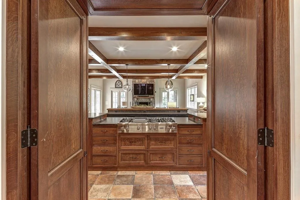 720 N Island Drive, Sandy Springs, Georgia 30327, 5 Bedrooms Bedrooms, ,6 BathroomsBathrooms,Residential,Sold,720 N Island Drive,6941407