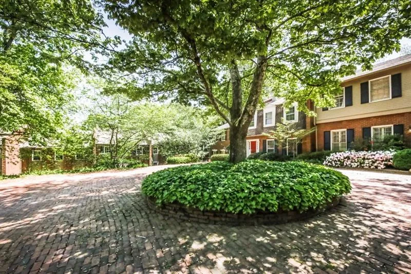5245 Glenridge Drive, Atlanta, Georgia 30342, 3 Bedrooms Bedrooms, ,2 BathroomsBathrooms,Residential,Sold,5245 Glenridge Drive,6634527
