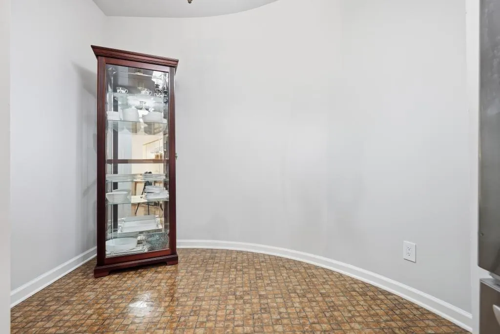 2499 Peachtree Road Ne Unit 306, Atlanta, Georgia 30309, 2 Bedrooms Bedrooms, ,2 BathroomsBathrooms,Residential,For Sale,2499 Peachtree Road Ne Unit 306,7667635
