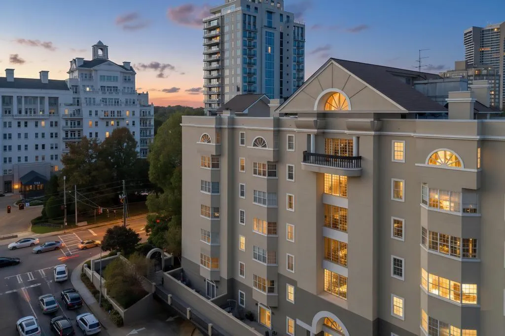 2499 Peachtree Road Ne Unit 306, Atlanta, Georgia 30309, 2 Bedrooms Bedrooms, ,2 BathroomsBathrooms,Residential,For Sale,2499 Peachtree Road Ne Unit 306,7667635