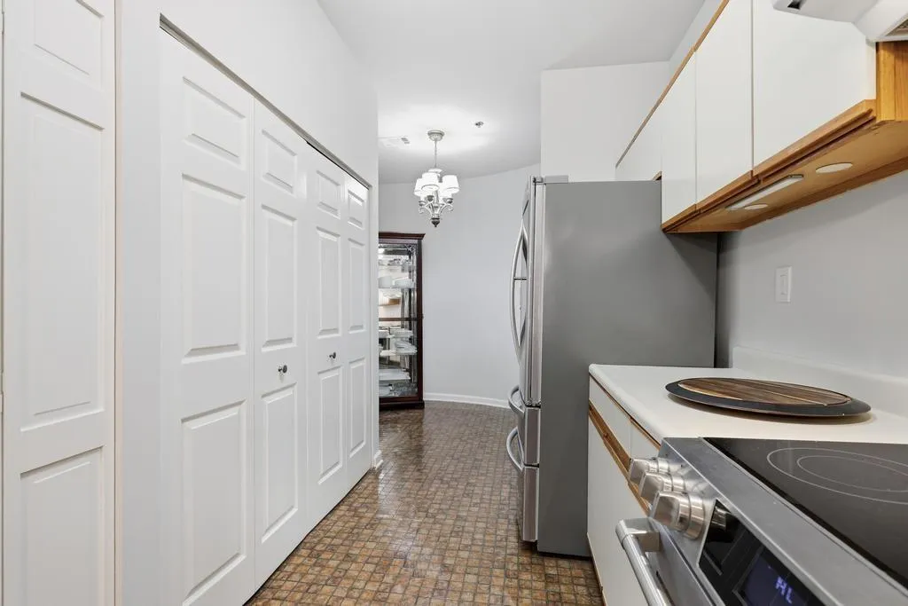 2499 Peachtree Road Ne Unit 306, Atlanta, Georgia 30309, 2 Bedrooms Bedrooms, ,2 BathroomsBathrooms,Residential,For Sale,2499 Peachtree Road Ne Unit 306,7667635