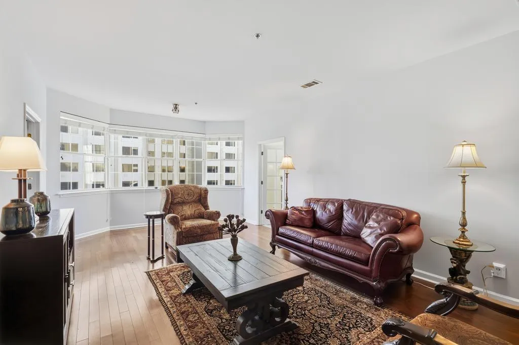 2499 Peachtree Road Ne Unit 306, Atlanta, Georgia 30309, 2 Bedrooms Bedrooms, ,2 BathroomsBathrooms,Residential,For Sale,2499 Peachtree Road Ne Unit 306,7667635