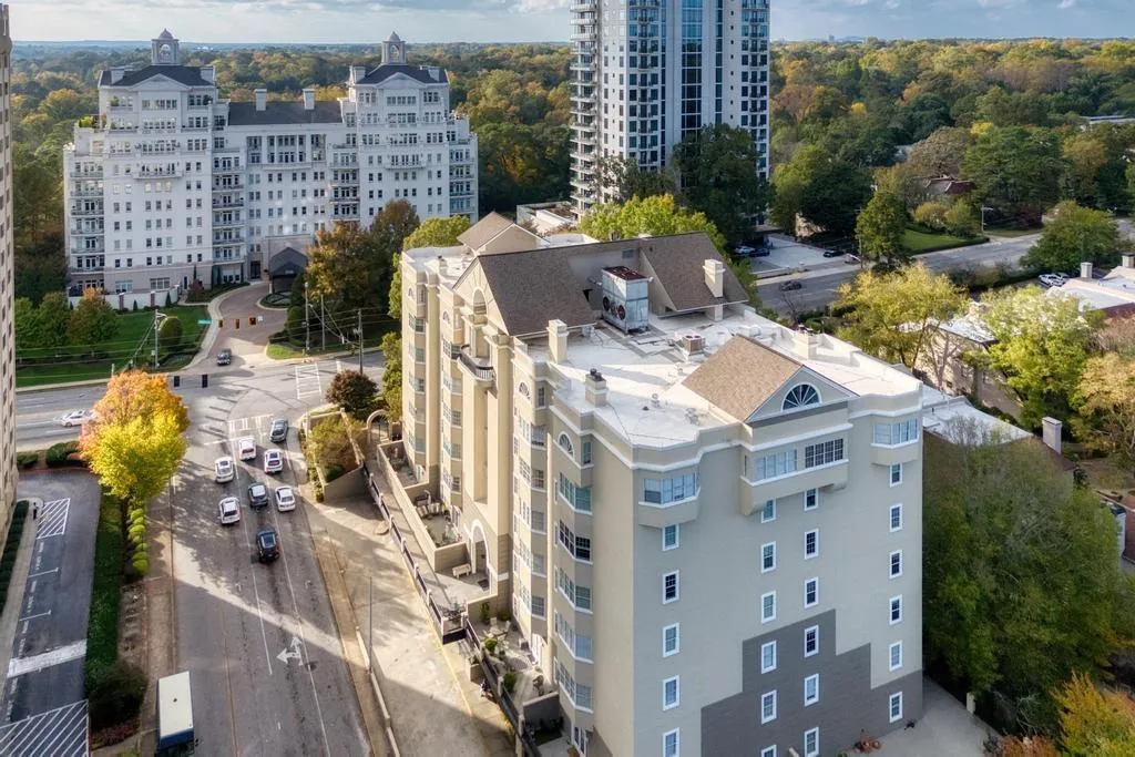 2499 Peachtree Road Ne Unit 306, Atlanta, Georgia 30309, 2 Bedrooms Bedrooms, ,2 BathroomsBathrooms,Residential,For Sale,2499 Peachtree Road Ne Unit 306,7667635