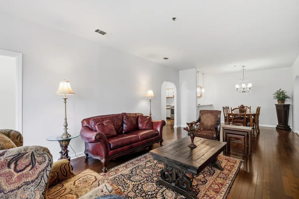 2499 Peachtree Road Ne Unit 306, Atlanta, Georgia 30309, 2 Bedrooms Bedrooms, ,2 BathroomsBathrooms,Residential,For Sale,2499 Peachtree Road Ne Unit 306,7667635