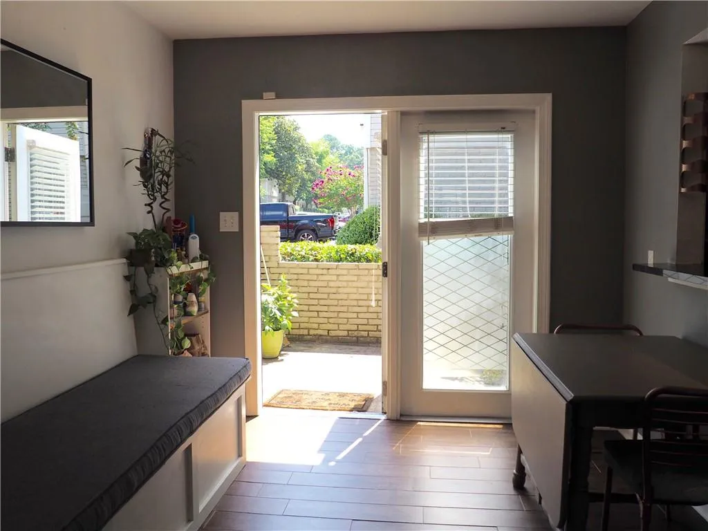 6940 Roswell Road Unit 10 A, Sandy Springs, Georgia 30328, 2 Bedrooms Bedrooms, ,1 BathroomBathrooms,Residential,Sold,6940 Roswell Road Unit 10 A,6578822