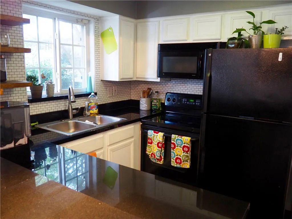 6940 Roswell Road Unit 10 A, Sandy Springs, Georgia 30328, 2 Bedrooms Bedrooms, ,1 BathroomBathrooms,Residential,Sold,6940 Roswell Road Unit 10 A,6578822