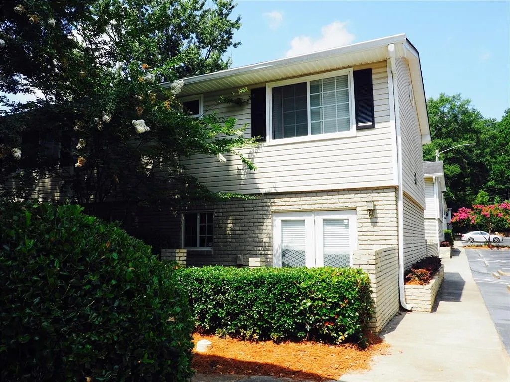 6940 Roswell Road Unit 10 A, Sandy Springs, Georgia 30328, 2 Bedrooms Bedrooms, ,1 BathroomBathrooms,Residential,Sold,6940 Roswell Road Unit 10 A,6578822