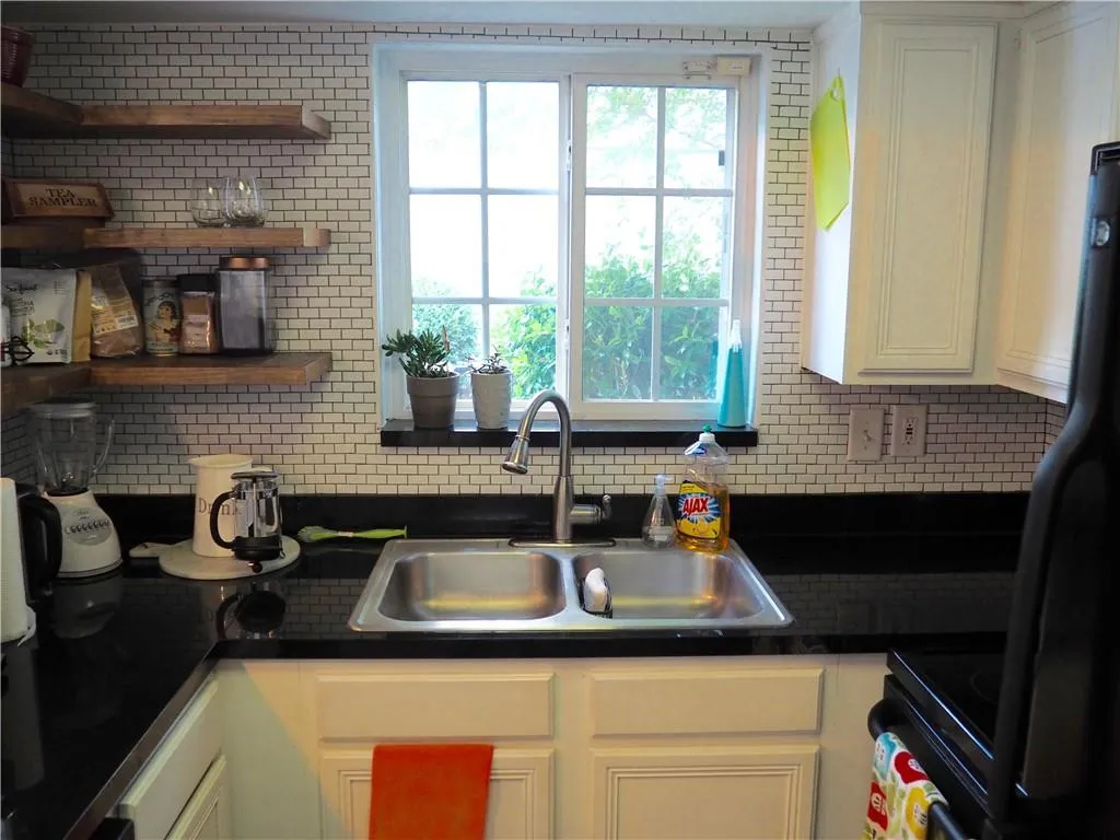 6940 Roswell Road Unit 10 A, Sandy Springs, Georgia 30328, 2 Bedrooms Bedrooms, ,1 BathroomBathrooms,Residential,Sold,6940 Roswell Road Unit 10 A,6578822