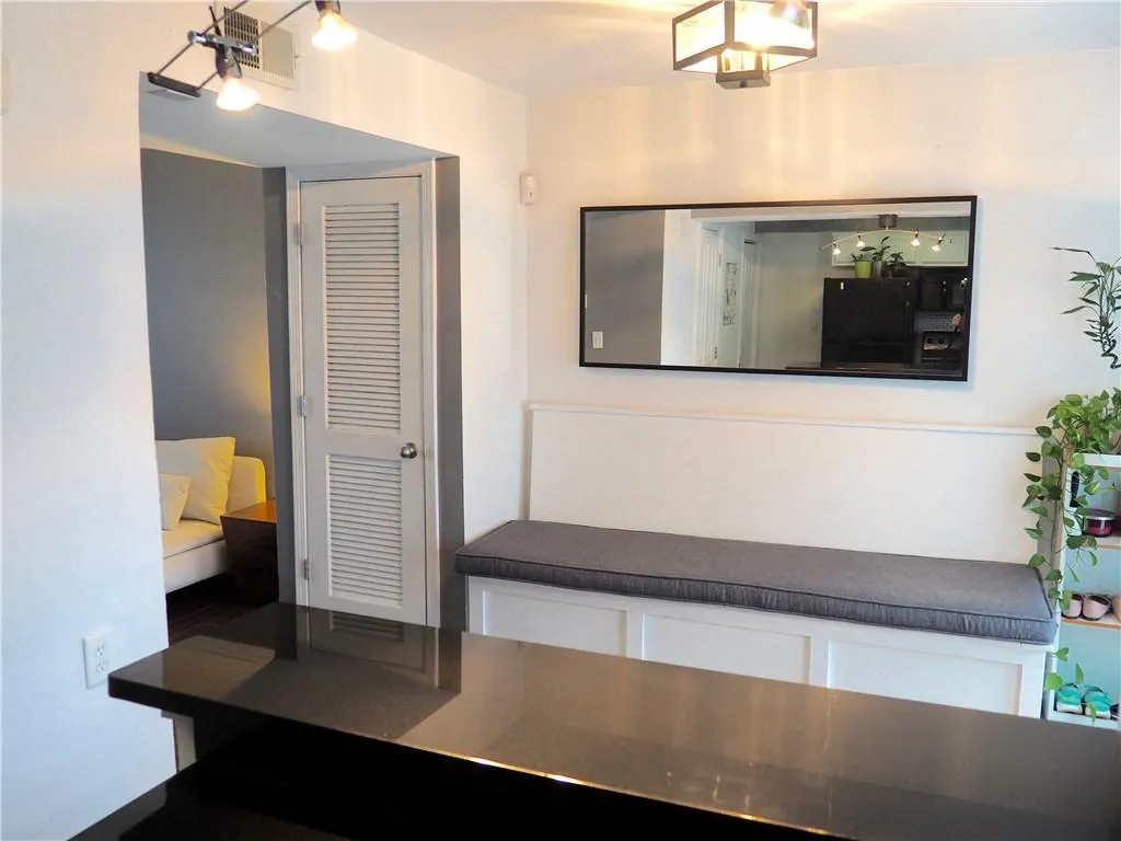 6940 Roswell Road Unit 10 A, Sandy Springs, Georgia 30328, 2 Bedrooms Bedrooms, ,1 BathroomBathrooms,Residential,Sold,6940 Roswell Road Unit 10 A,6578822