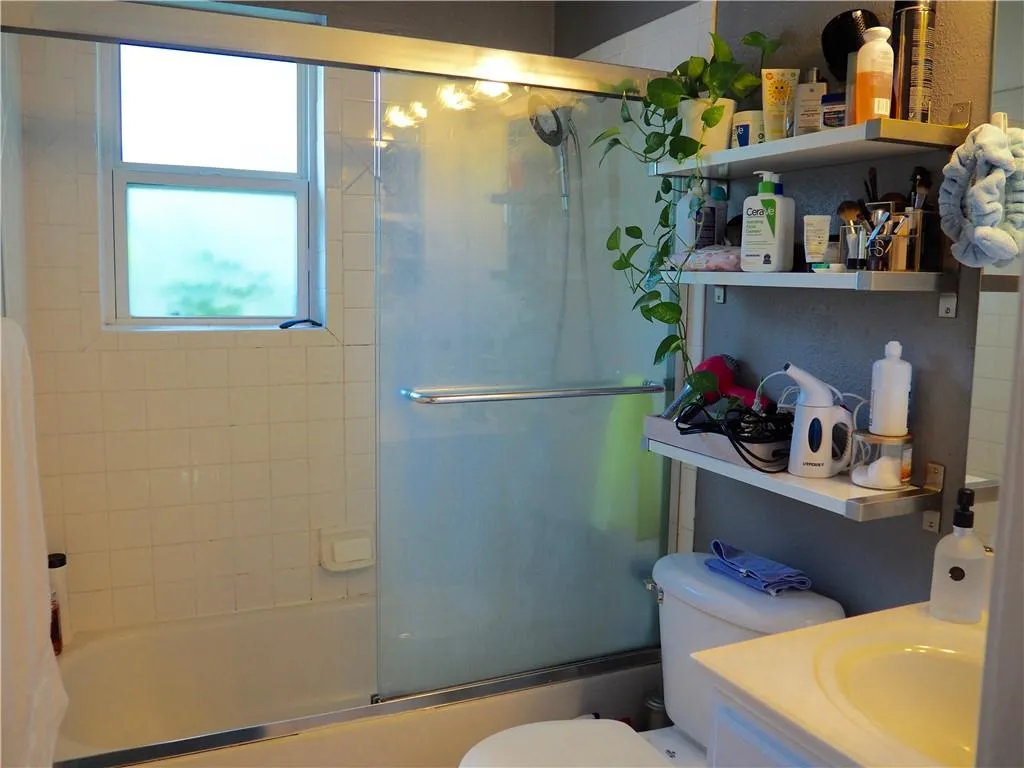 6940 Roswell Road Unit 10 A, Sandy Springs, Georgia 30328, 2 Bedrooms Bedrooms, ,1 BathroomBathrooms,Residential,Sold,6940 Roswell Road Unit 10 A,6578822