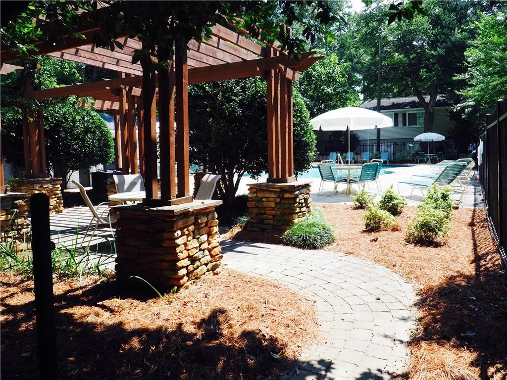 6940 Roswell Road Unit 10 A, Sandy Springs, Georgia 30328, 2 Bedrooms Bedrooms, ,1 BathroomBathrooms,Residential,Sold,6940 Roswell Road Unit 10 A,6578822