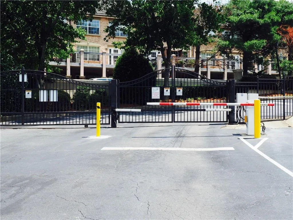 6940 Roswell Road Unit 10 A, Sandy Springs, Georgia 30328, 2 Bedrooms Bedrooms, ,1 BathroomBathrooms,Residential,Sold,6940 Roswell Road Unit 10 A,6578822