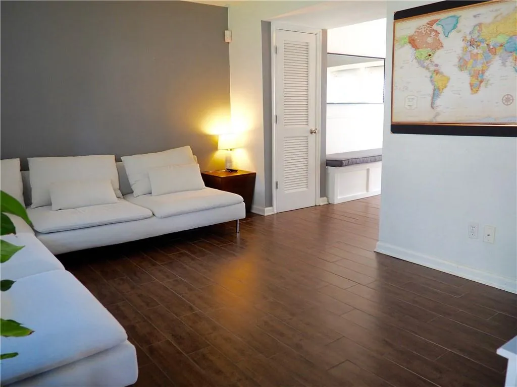 6940 Roswell Road Unit 10 A, Sandy Springs, Georgia 30328, 2 Bedrooms Bedrooms, ,1 BathroomBathrooms,Residential,Sold,6940 Roswell Road Unit 10 A,6578822