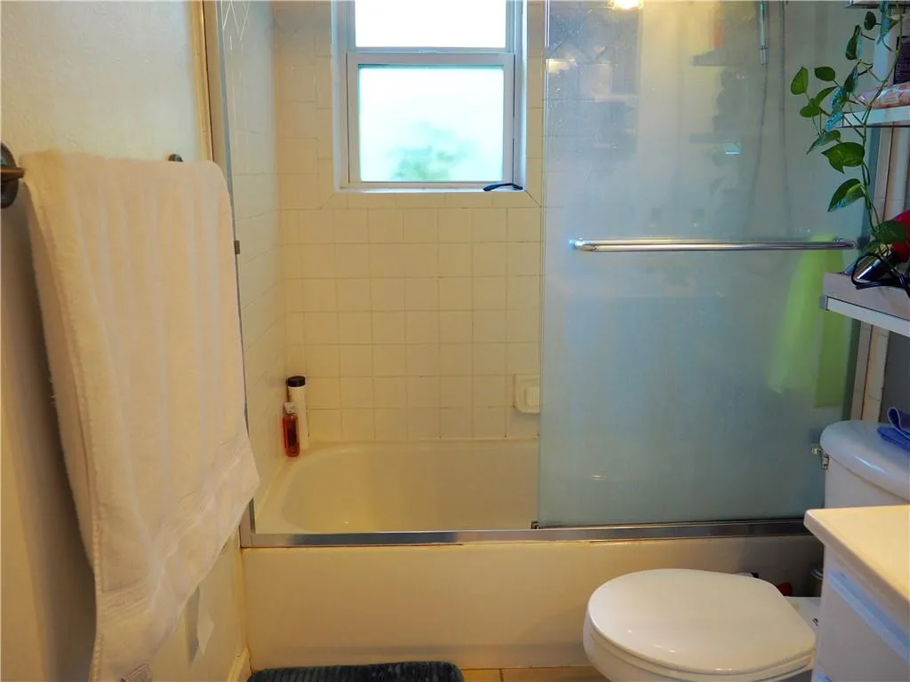 6940 Roswell Road Unit 10 A, Sandy Springs, Georgia 30328, 2 Bedrooms Bedrooms, ,1 BathroomBathrooms,Residential,Sold,6940 Roswell Road Unit 10 A,6578822