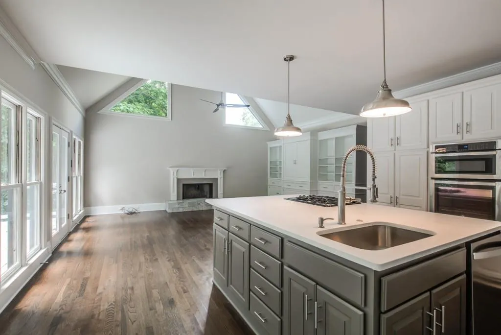 125 Grogans Lake Drive, Sandy Springs, Georgia 30350, 5 Bedrooms Bedrooms, ,4 BathroomsBathrooms,Residential,Sold,125 Grogans Lake Drive,6030558