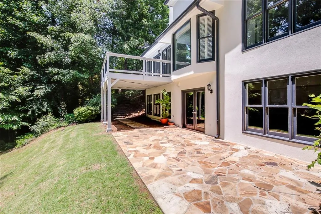 125 Grogans Lake Drive, Sandy Springs, Georgia 30350, 5 Bedrooms Bedrooms, ,4 BathroomsBathrooms,Residential,Sold,125 Grogans Lake Drive,6030558