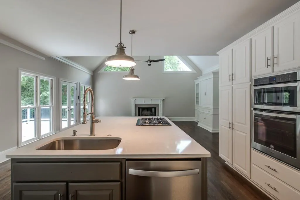 125 Grogans Lake Drive, Sandy Springs, Georgia 30350, 5 Bedrooms Bedrooms, ,4 BathroomsBathrooms,Residential,Sold,125 Grogans Lake Drive,6030558
