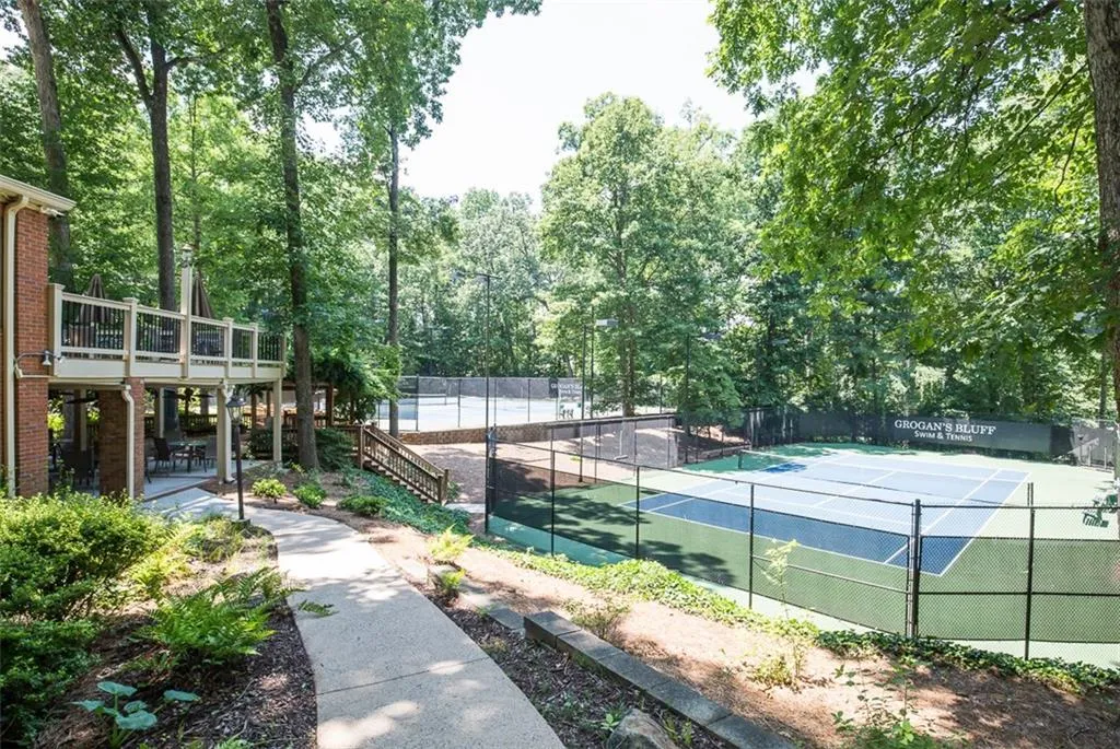 125 Grogans Lake Drive, Sandy Springs, Georgia 30350, 5 Bedrooms Bedrooms, ,4 BathroomsBathrooms,Residential,Sold,125 Grogans Lake Drive,6030558