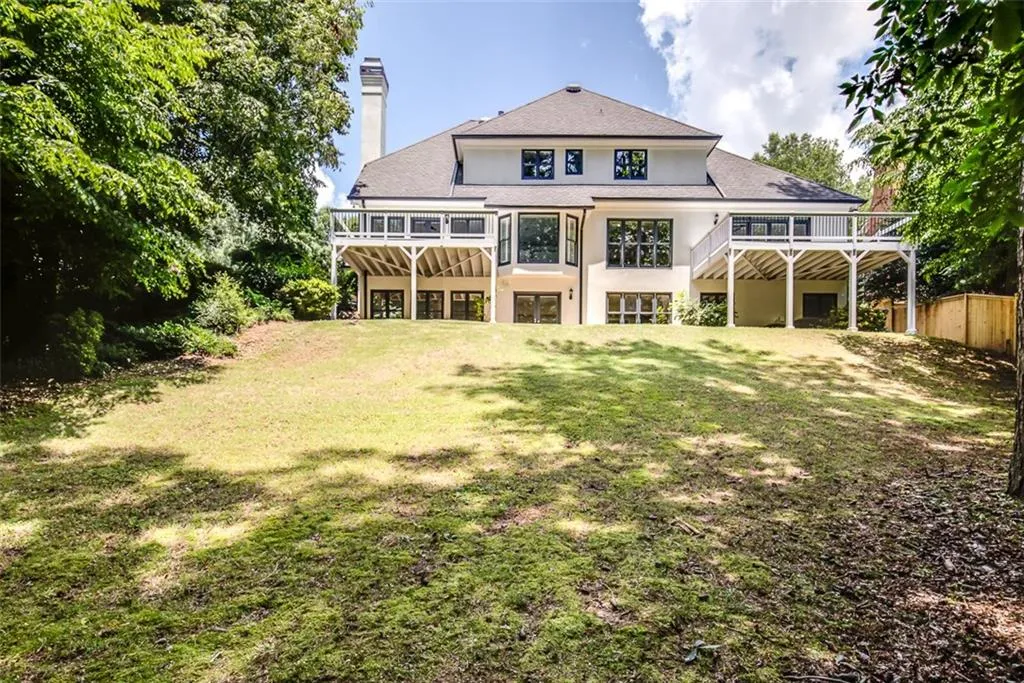 125 Grogans Lake Drive, Sandy Springs, Georgia 30350, 5 Bedrooms Bedrooms, ,4 BathroomsBathrooms,Residential,Sold,125 Grogans Lake Drive,6030558