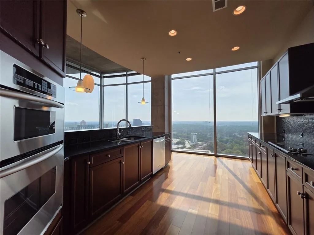 3324 Peachtree Road Ne Unit 3001, Atlanta, Georgia 30326, 2 Bedrooms Bedrooms, ,2 BathroomsBathrooms,Residential,For Sale,3324 Peachtree Road Ne Unit 3001,7573544