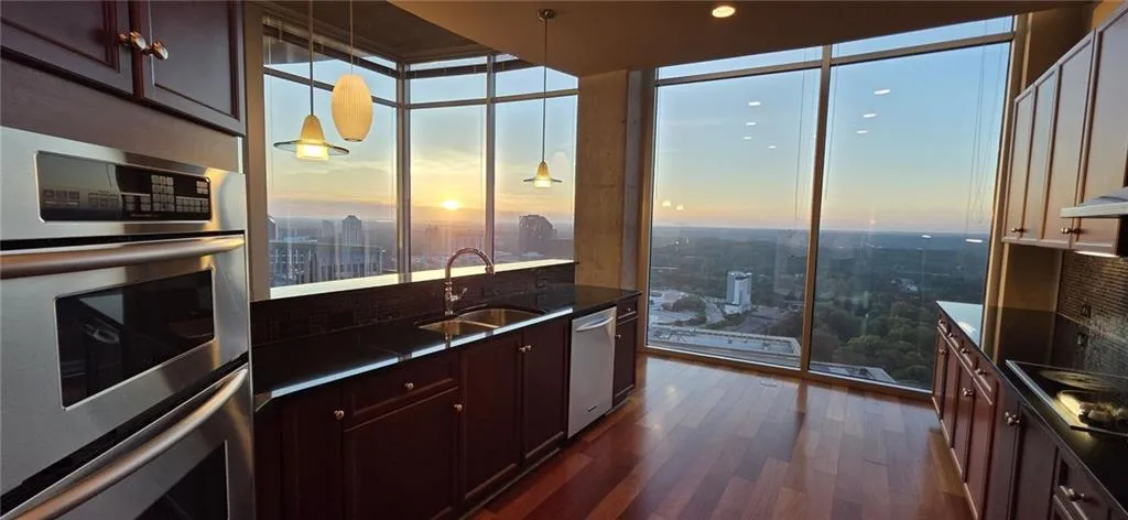 3324 Peachtree Road Ne Unit 3001, Atlanta, Georgia 30326, 2 Bedrooms Bedrooms, ,2 BathroomsBathrooms,Residential,For Sale,3324 Peachtree Road Ne Unit 3001,7573544